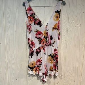 Kendall & KYLIE Floral Romper Deep Back V Neck ruffle legs size small